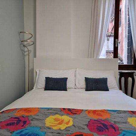 Veneziacentopercento La Forcola Apartment, Next To Rialto Bridge Veneza Exterior foto